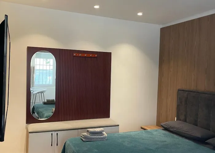 Downtown Apartment *